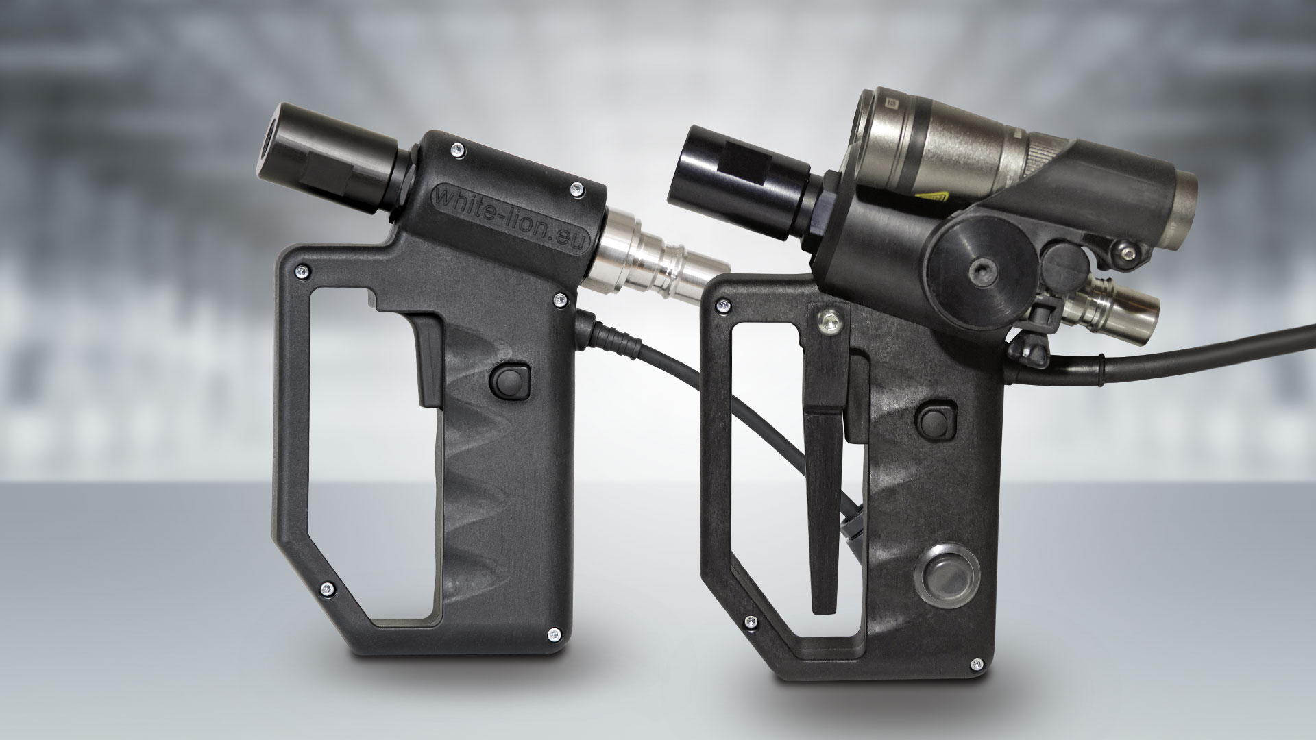Multi Ice Gun (слева) и Premium Ice Gun в исполнении LUMI с устройством для освещения (справа)